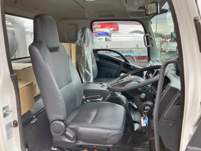 いすゞ フォワード 2RG-FRR90S2(2WD)の写真7