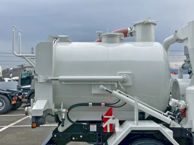 タンクの外観状態です。(運転席側)|いすゞ フォワード 2RG-FRR90S2(2WD)の写真18