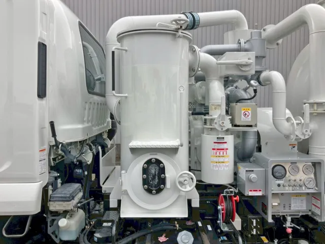 助手席側にフィルターユニットが付いています。|いすゞ フォワード 2RG-FRR90S2(2WD)の写真20