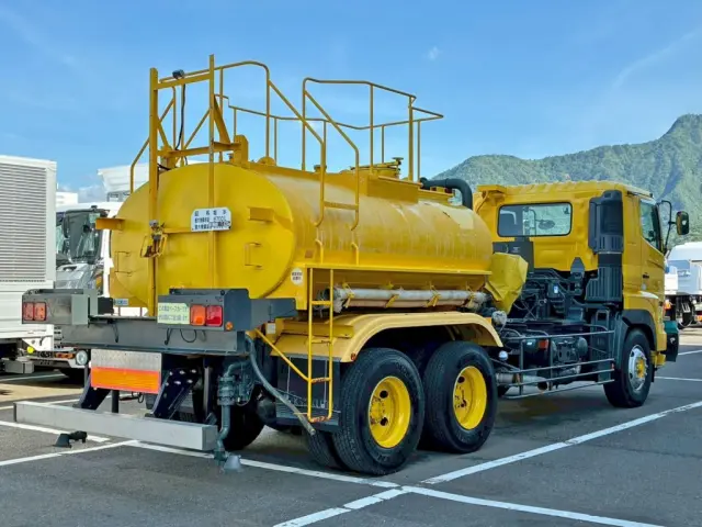 当該車両は、後方重力散水仕様です。|日野 プロフィア BDG-FS1EPYA(6x4)の写真4