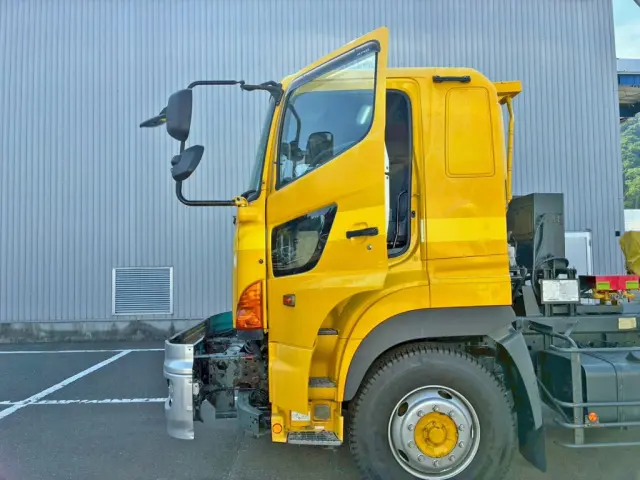 助手席ドアを全開にした状態です。|日野 プロフィア BDG-FS1EPYA(6x4)の写真22