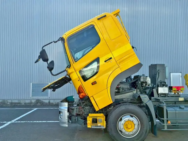 キャブチルトを全開にした状態です。(助手席側)|日野 プロフィア BDG-FS1EPYA(6x4)の写真23
