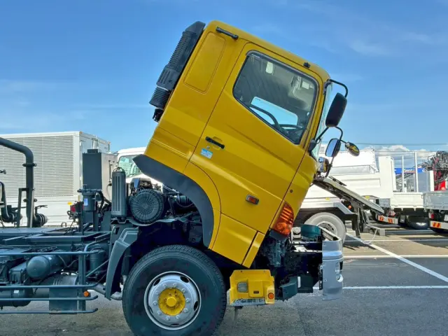 キャブチルトを全開にした状態です。(運転席側)|日野 プロフィア BDG-FS1EPYA(6x4)の写真24