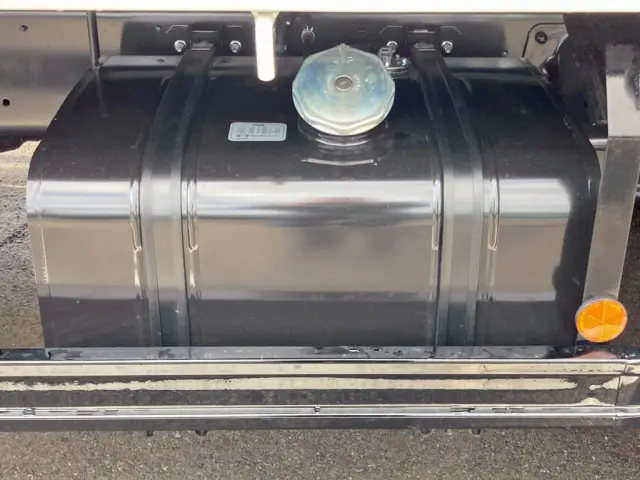 燃料タンクは100Lです。|日野 レンジャー 2PG-FC2ABA(2WD)の写真17