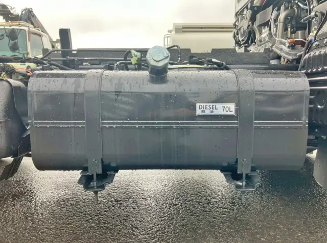 燃料タンクは70Lです。|三菱 キャンター 2RG-FBA60(2WD)の写真16
