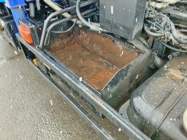 助手席側にりん木入れが付いています。|三菱 ファイター TKG-FK62FYの写真20