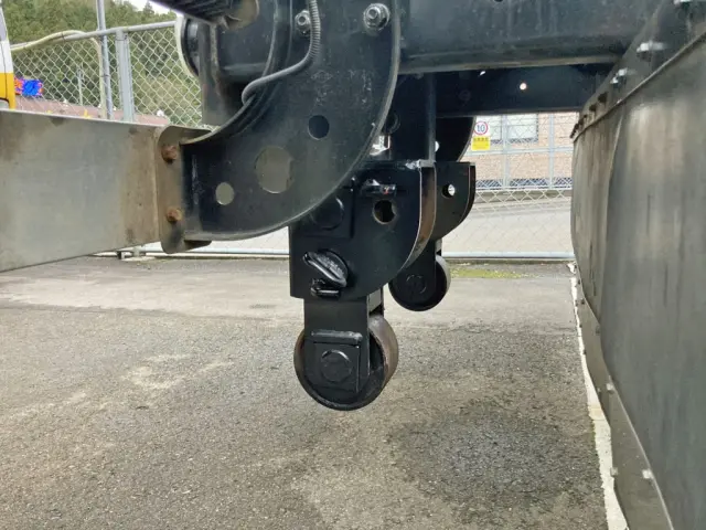 ジャッキを降ろした状態です。|三菱 ファイター TKG-FK62FYの写真22