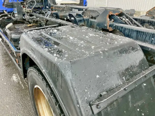 助手席側リヤフェンダー上部に少々ヘコミがあります。|三菱 ファイター TKG-FK62FYの写真26