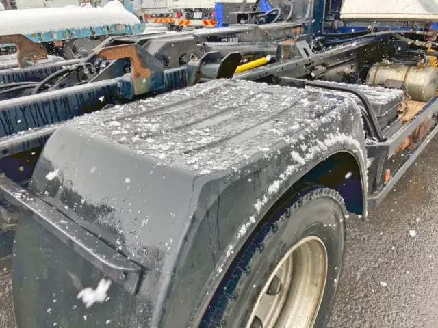 運転席側リヤフェンダー上部にヘコミがあります。|三菱 ファイター TKG-FK62FYの写真27