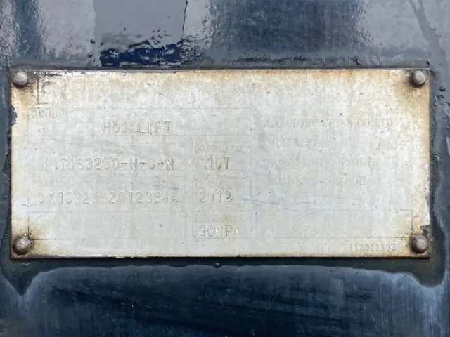 アームロールのプレートです。|三菱 ファイター TKG-FK62FYの写真32