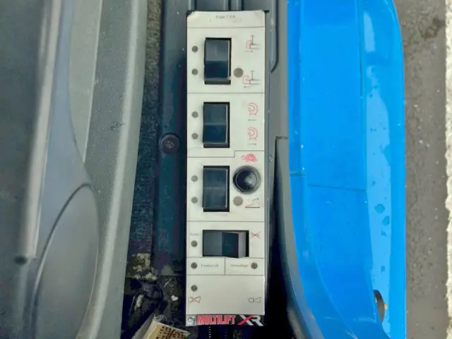 アームロールのコントローラーです。|三菱 ファイター TKG-FK62FYの写真34