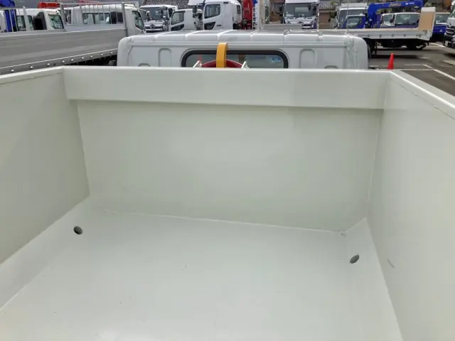 三菱 キャンター 2RG-FBAV0(2WD)の写真15