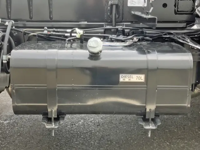 燃料タンクは70Lです。|三菱 キャンター 2RG-FBAV0(2WD)の写真24