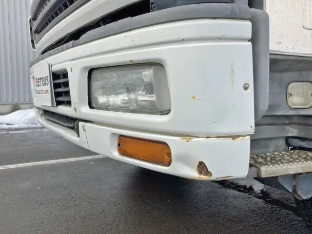 フロントバンパー助手席側にキズ・サビ・ヘコミがあります。|いすゞ ギガ KL-CYL23Q4の写真38
