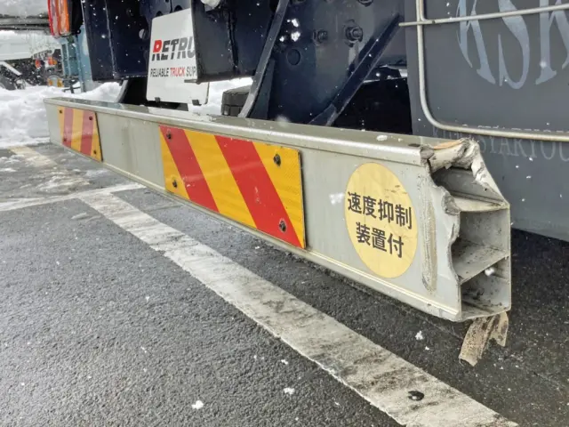 リヤバンパー運転席側に割れ・カバー欠品しています。|いすゞ フォワード LKG-FVZ34U2の写真19