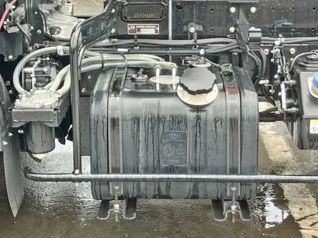 燃料タンクは100Lです。|三菱 ファイター 2KG-FK72F(2WD)の写真15