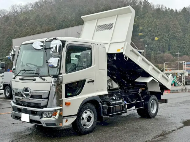 フロント周りメッキパーツで飾っています。|日野 レンジャー 2PG-FD2ABA(2WD)の写真1