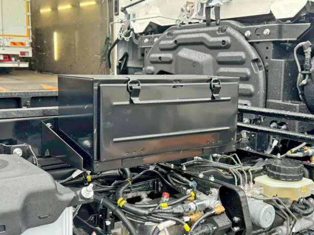 運転席側に工具箱が付いています。|日野 レンジャー 2PG-FD2ABA(2WD)の写真15
