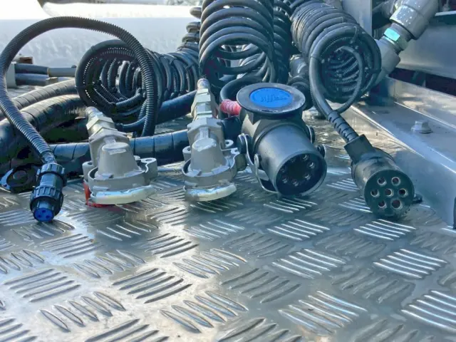 接続コネクター類です。|ＵＤ クオン 2RG-GK5DABの写真10