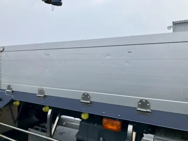 運転席側アオリにキズ・ヘコミがあります。|三菱 スーパーグレート 2PG-FV70HZの写真39