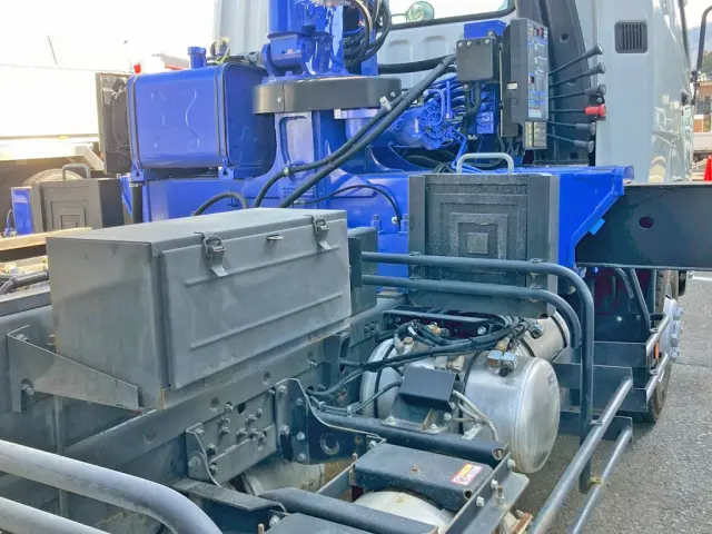 運転席側に工具箱が付いています。|三菱 ファイター 2KG-FK62F(2WD)の写真20
