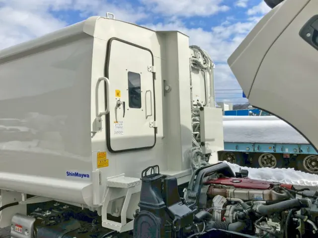 タンク前方の状態です。|日野 デュトロ 2KG-XZU712M(2WD)の写真14