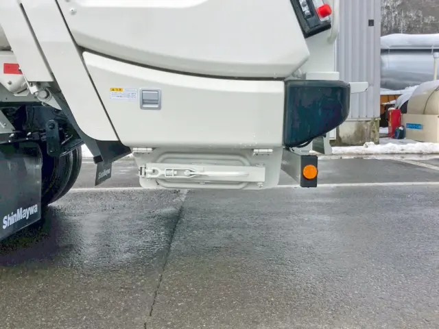 汚水タンクの排水口です。|日野 デュトロ 2KG-XZU712M(2WD)の写真19