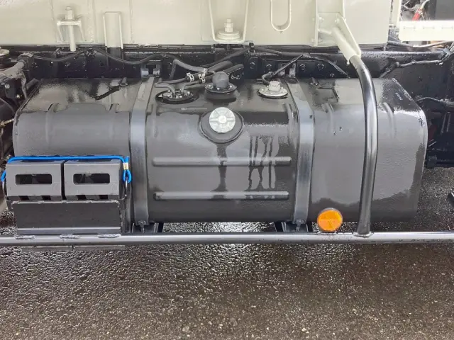 燃料タンクは100Lです。|日野 デュトロ 2KG-XZU712M(2WD)の写真24