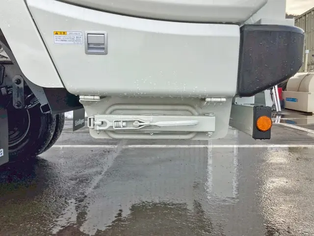 汚水タンクの排水口です。|日野 デュトロ 2KG-XZU710M(2WD)の写真19