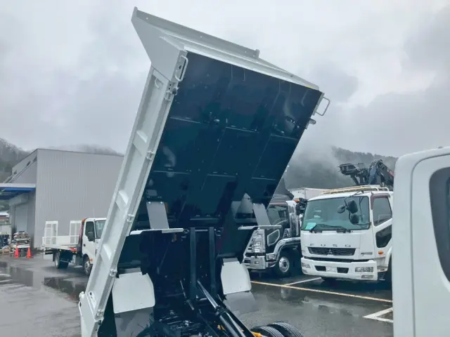 三菱 キャンター 2RG-FBA60(2WD)の写真10