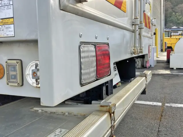 リヤレール助手席側に少々曲がりがあります。|日野 レンジャー 2PG-FE2ABGの写真27