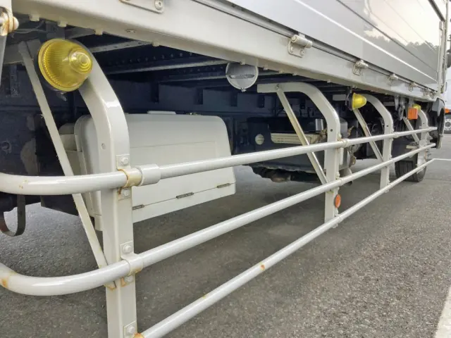 ボディー運転席側中央部に工具箱が付いています。|日野 レンジャー 2PG-FE2ABGの写真28
