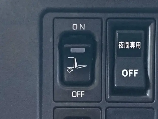 ゲートのメインスイッチです。|日野 レンジャー 2PG-FE2ABGの写真39