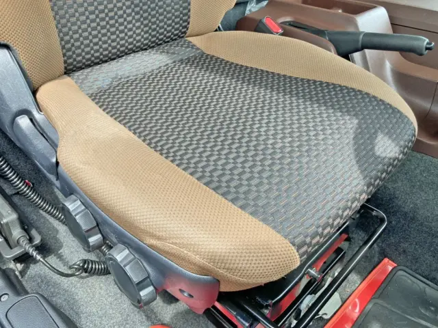 運転席座面にヘタリがあります。|日野 レンジャー 2PG-FD2ABG(2WD)の写真8