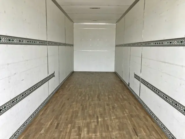 ラッシングレールが3対付いています。(上下のラッシングレールは後方から前方まで付いています)|日野 レンジャー 2PG-FD2ABG(2WD)の写真12