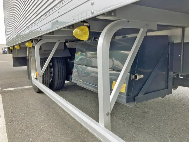 ボディー運転席側中央部に工具箱が付いています。|日野 レンジャー 2PG-FD2ABG(2WD)の写真17