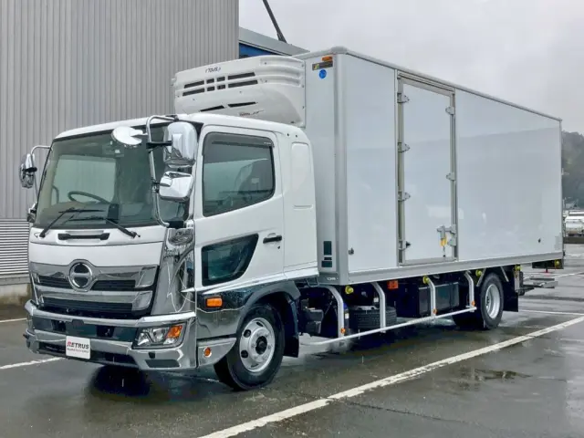 フロント周り、メッキパーツで飾っています。|日野 レンジャー 2KG-FD2ABG(2WD)の写真1