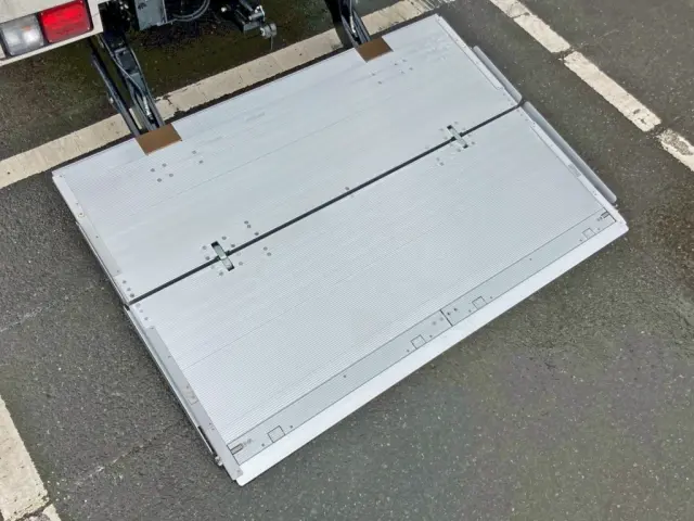 ゲートのステージの状態です。|日野 レンジャー 2KG-FD2ABG(2WD)の写真16