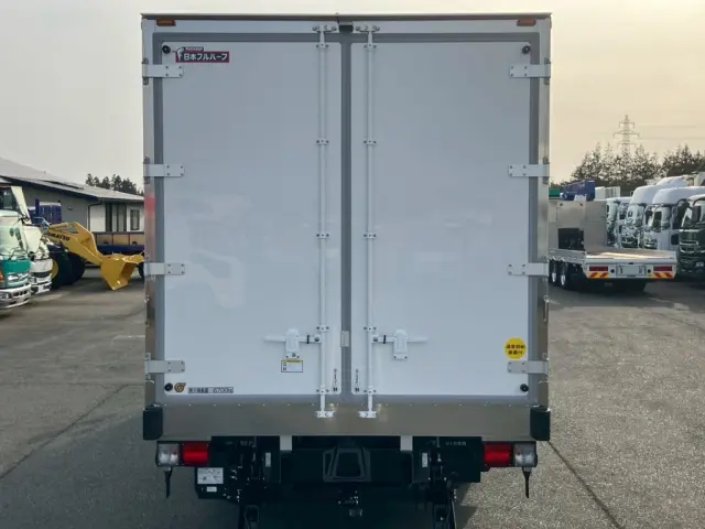 門口周りはステンレス製です。|日野 レンジャー 2KG-FE2ACGの写真8