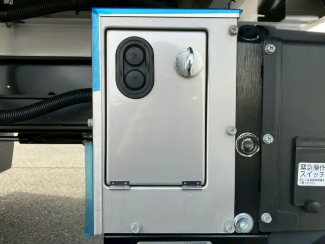 ゲートの昇降スイッチです。|日野 レンジャー 2KG-FE2ACGの写真14