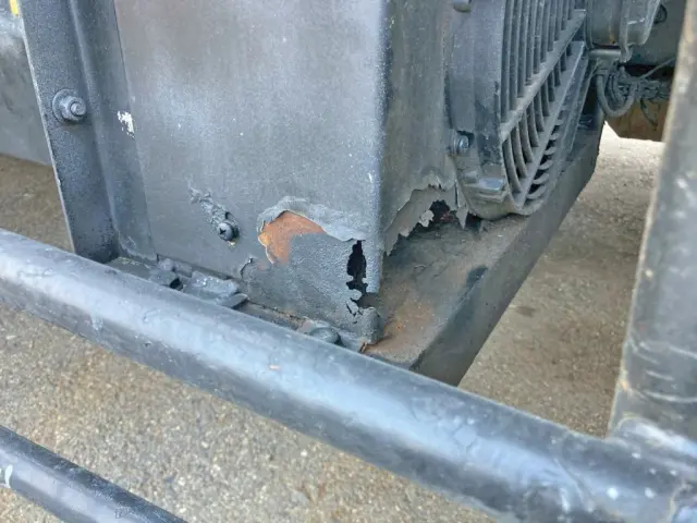 オイルクーラーに腐食・割れがあります。|三菱 ファイター QDG-FQ62Fの写真27