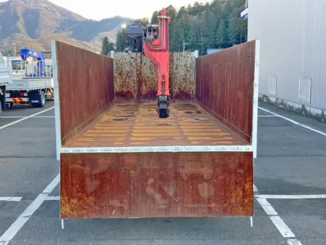 床は鉄板です。|三菱 ファイター QDG-FQ62Fの写真29