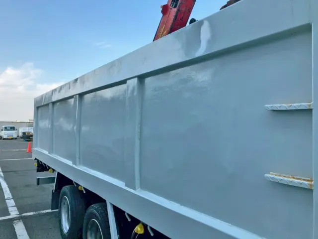 ボディー運転席側上部にヘコミがあります。|三菱 ファイター QDG-FQ62Fの写真47