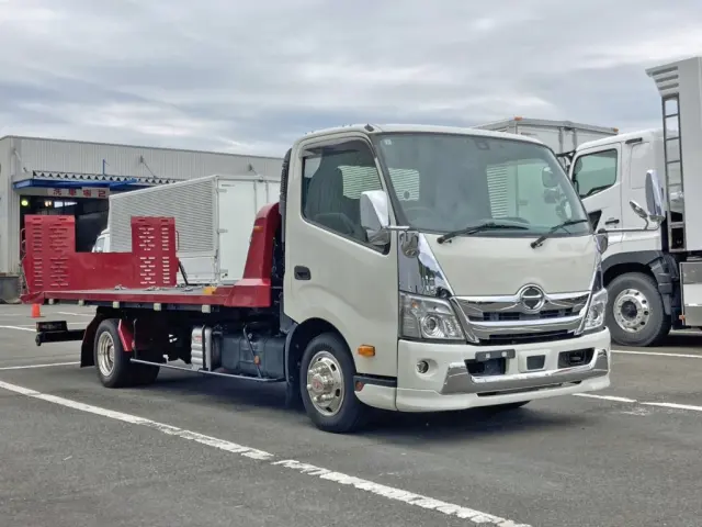 フロント周り、メッキパーツで飾っています。|日野 デュトロ 2KG-XZU722M(2WD)の写真2