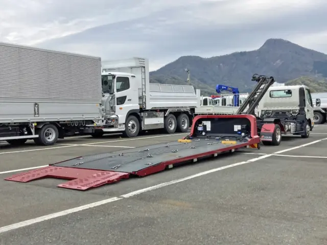 フラトップ仕様の為、低床車両の積み込みに重宝します。|日野 デュトロ 2KG-XZU722M(2WD)の写真4