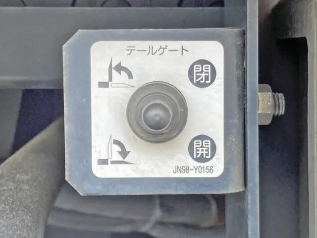 自動歩みの昇降スイッチです。|日野 デュトロ 2KG-XZU722M(2WD)の写真20