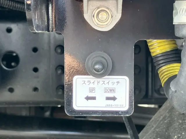 スライドの操作スイッチです。|三菱 キャンター 2PG-FEB90(2WD)の写真15