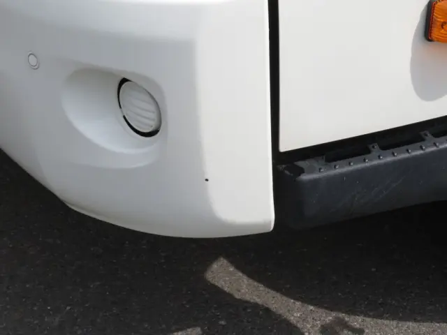 フロントバンパー助手席側に小キズがあります。|日野 デュトロ 2KG-XZU700X(2WD)の写真32