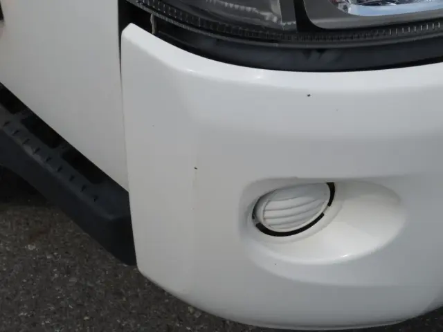 フロントバンパー運転席側に小キズがあります。|日野 デュトロ 2KG-XZU700X(2WD)の写真40