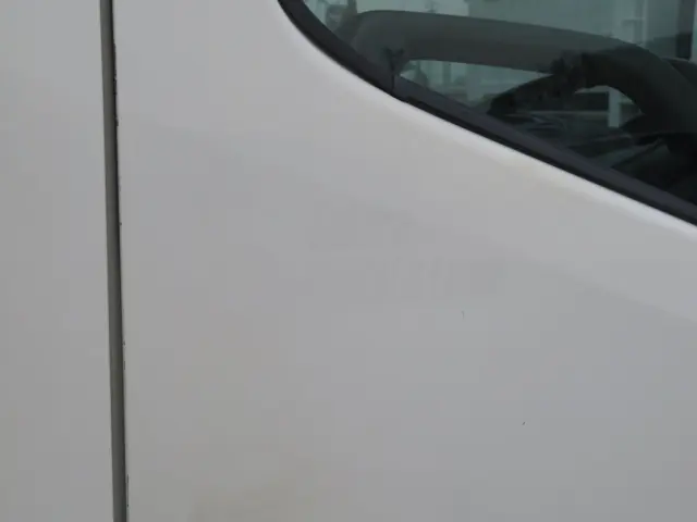 運転席ドアに看板日焼け跡があります。|日野 デュトロ 2KG-XZU700X(2WD)の写真42